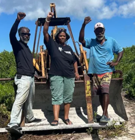 John Mussington (left) and Jacklyn Frank (centre)Photo courtesy of Global Legal Action Network (GLAN) 